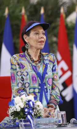 Presidente Daniel Ortega y vicepresidenta Rosario Murillo reciben la Antorcha de la Libertad y la Unidad Centroamericana