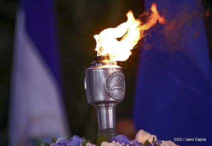 Presidente Daniel Ortega y vicepresidenta Rosario Murillo reciben la Antorcha de la Libertad y la Unidad Centroamericana