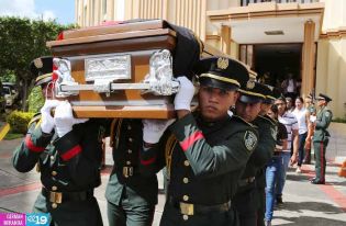 Asamblea Nacional rinde honores a "La Cachorra"