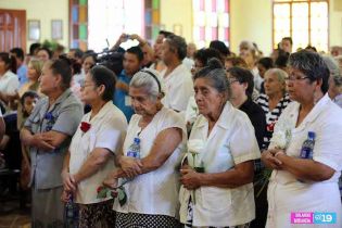 Pueblo da último adiós a "La Cachorra"