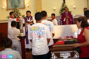 Pueblo da último adiós a "La Cachorra"