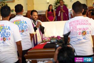 Pueblo da último adiós a "La Cachorra"