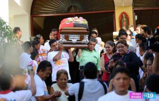 Pueblo da último adiós a "La Cachorra"