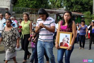 Pueblo da último adiós a "La Cachorra"