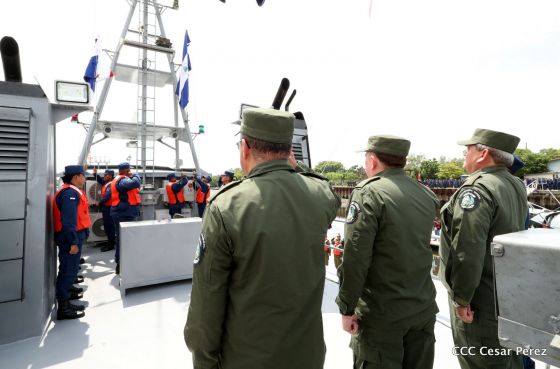  Ejército abandera buques logísticos para misiones en el Pacífico