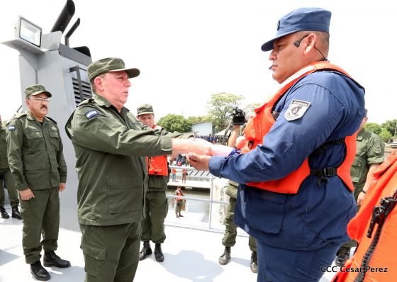  Ejército abandera buques logísticos para misiones en el Pacífico