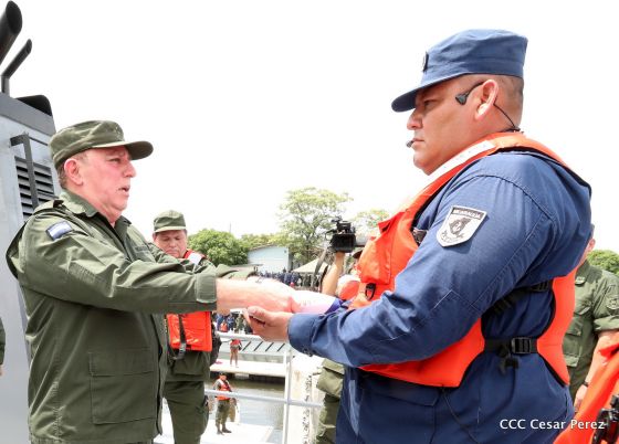  Ejército abandera buques logísticos para misiones en el Pacífico