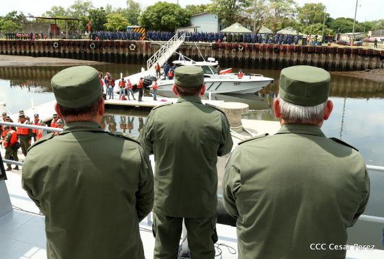  Ejército abandera buques logísticos para misiones en el Pacífico