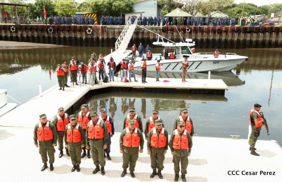  Ejército abandera buques logísticos para misiones en el Pacífico