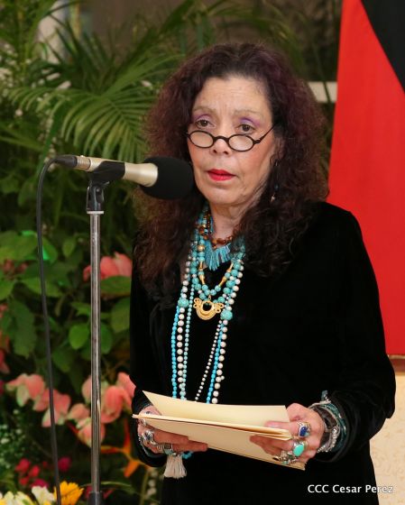 Presidente Daniel Ortega y vicepresidenta Rosario Murillo reciben cartas credenciales de 11 nuevos embajadores