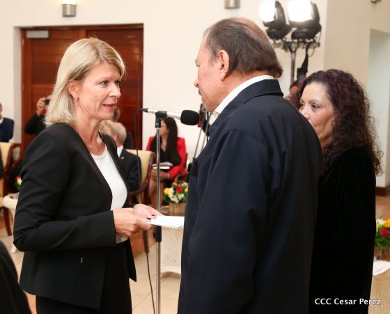 Presidente Daniel Ortega y vicepresidenta Rosario Murillo reciben cartas credenciales de 11 nuevos embajadores