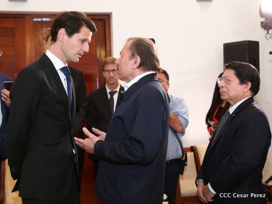 Presidente Daniel Ortega y vicepresidenta Rosario Murillo reciben cartas credenciales de 11 nuevos embajadores