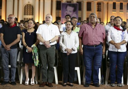 Presidente Daniel Ortega y vicepresidenta Rosario Murillo en homenaje al Padre de la Revolución Sandinista Carlos Fonseca
