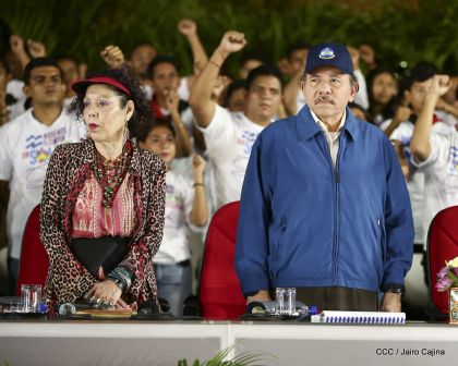 Presidente Daniel Ortega y vicepresidenta Rosario Murillo en homenaje al Padre de la Revolución Sandinista Carlos Fonseca