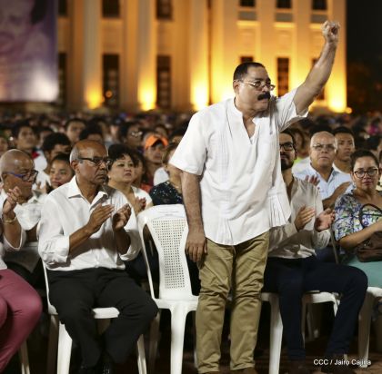 Presidente Daniel Ortega y vicepresidenta Rosario Murillo en homenaje al Padre de la Revolución Sandinista Carlos Fonseca