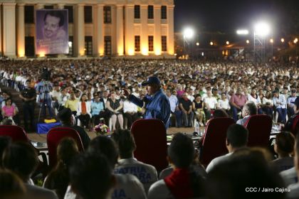 Presidente Daniel Ortega y vicepresidenta Rosario Murillo en homenaje al Padre de la Revolución Sandinista Carlos Fonseca