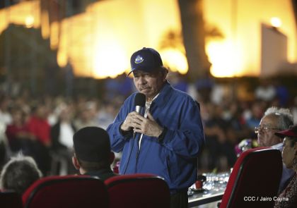Presidente Daniel Ortega y vicepresidenta Rosario Murillo en homenaje al Padre de la Revolución Sandinista Carlos Fonseca
