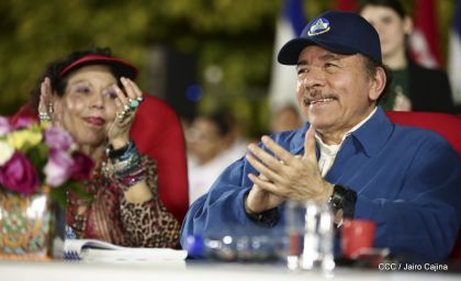 Presidente Daniel Ortega y vicepresidenta Rosario Murillo en homenaje al Padre de la Revolución Sandinista Carlos Fonseca