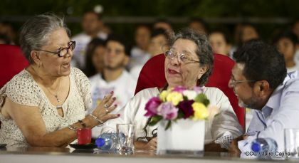 Presidente Daniel Ortega y vicepresidenta Rosario Murillo en homenaje al Padre de la Revolución Sandinista Carlos Fonseca