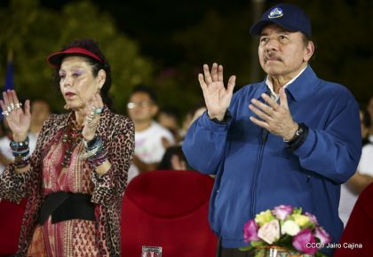 Presidente Daniel Ortega y vicepresidenta Rosario Murillo en homenaje al Padre de la Revolución Sandinista Carlos Fonseca