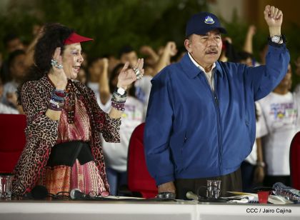 Presidente Daniel Ortega y vicepresidenta Rosario Murillo en homenaje al Padre de la Revolución Sandinista Carlos Fonseca