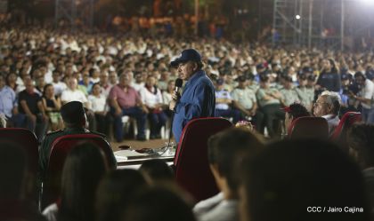 Presidente Daniel Ortega y vicepresidenta Rosario Murillo en homenaje al Padre de la Revolución Sandinista Carlos Fonseca