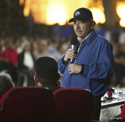 Presidente Daniel Ortega y vicepresidenta Rosario Murillo en homenaje al Padre de la Revolución Sandinista Carlos Fonseca