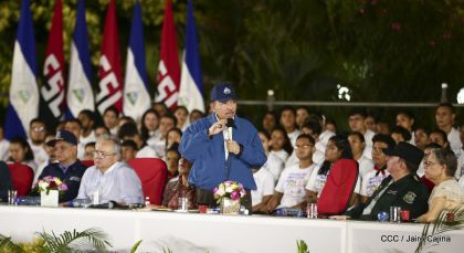 Presidente Daniel Ortega y vicepresidenta Rosario Murillo en homenaje al Padre de la Revolución Sandinista Carlos Fonseca