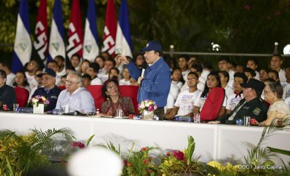 Presidente Daniel Ortega y vicepresidenta Rosario Murillo en homenaje al Padre de la Revolución Sandinista Carlos Fonseca