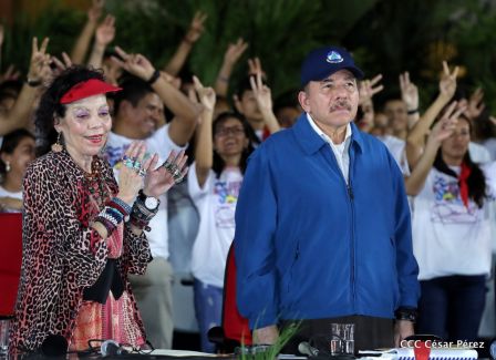 Presidente Daniel Ortega y vicepresidenta Rosario Murillo en homenaje al Padre de la Revolución Sandinista Carlos Fonseca