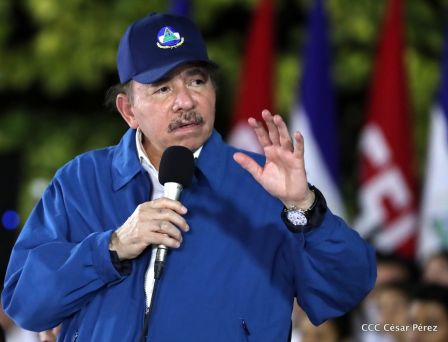 Presidente Daniel Ortega y vicepresidenta Rosario Murillo en homenaje al Padre de la Revolución Sandinista Carlos Fonseca