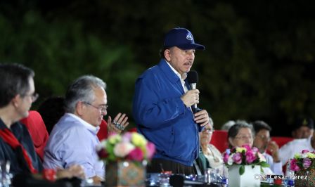 Presidente Daniel Ortega y vicepresidenta Rosario Murillo en homenaje al Padre de la Revolución Sandinista Carlos Fonseca