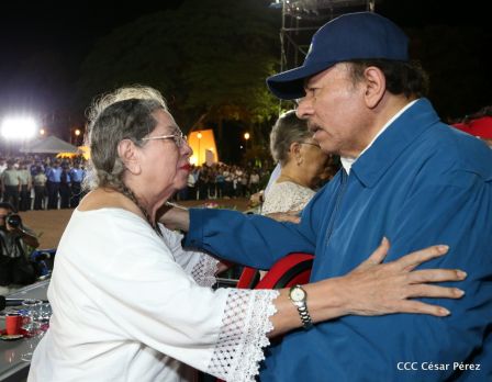 Presidente Daniel Ortega y vicepresidenta Rosario Murillo en homenaje al Padre de la Revolución Sandinista Carlos Fonseca
