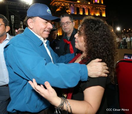 Presidente Daniel Ortega y vicepresidenta Rosario Murillo en homenaje al Padre de la Revolución Sandinista Carlos Fonseca