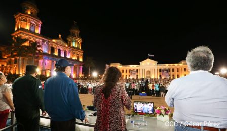 Presidente Daniel Ortega y vicepresidenta Rosario Murillo en homenaje al Padre de la Revolución Sandinista Carlos Fonseca