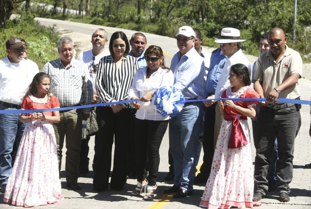 Gobierno Sandinista inaugura 10 kilómetros de carretera entre La Libertad – Santo Domingo en Chontales