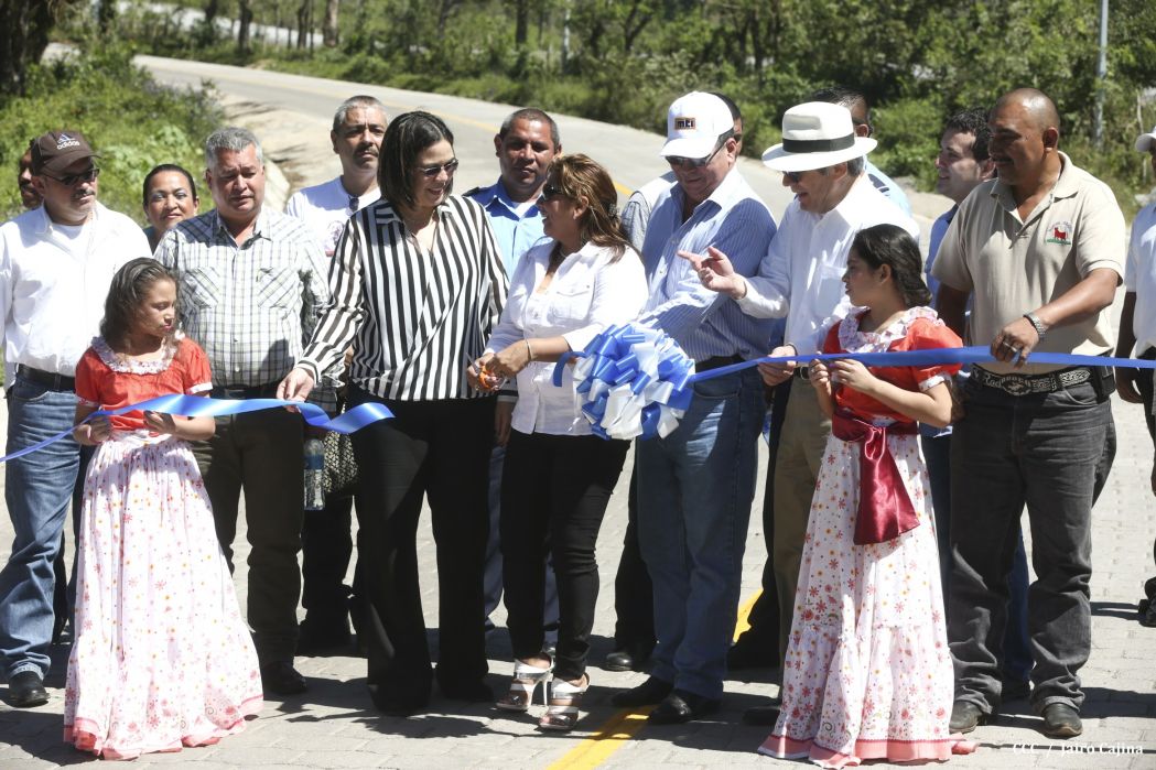 Gobierno Sandinista inaugura 10 kilómetros de carretera entre La Libertad – Santo Domingo en Chontales