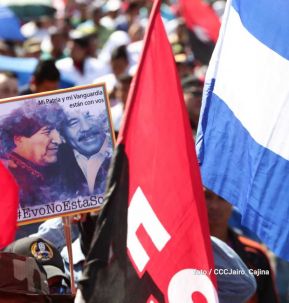 Capitalinos caminan en defensa de sus derechos y en solidaridad con Bolivia