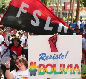 Capitalinos caminan en defensa de sus derechos y en solidaridad con Bolivia