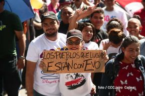 Capitalinos caminan en defensa de sus derechos y en solidaridad con Bolivia