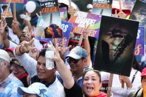 Capitalinos caminan en defensa de sus derechos y en solidaridad con Bolivia