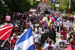 Capitalinos caminan en defensa de sus derechos y en solidaridad con Bolivia