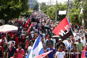 Capitalinos caminan en defensa de sus derechos y en solidaridad con Bolivia