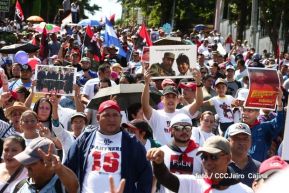 Capitalinos caminan en defensa de sus derechos y en solidaridad con Bolivia