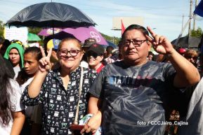 Capitalinos caminan en defensa de sus derechos y en solidaridad con Bolivia