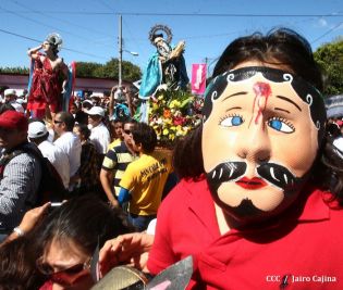 Tradicional Tope de los Santos en Carazo