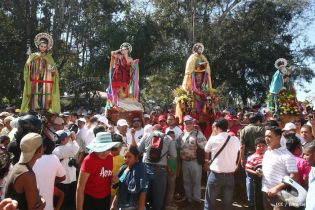 Tradicional Tope de los Santos en Carazo