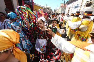 Tradicional Tope de los Santos en Carazo