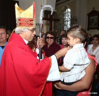 Caraceños celebran a San Sebastián en compañía del Cardenal Brenes