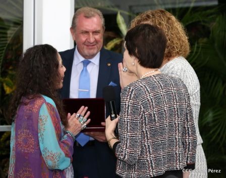 Federación de Rusia condecora a la Compañera Rosario Murillo con la Orden de la Amistad